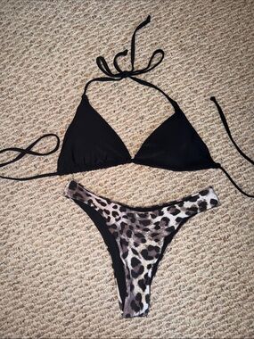 Black Triangle Bikini Top & Leopard Print Bottoms